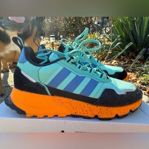 Adidas Tennis Shoes Women’s 8 or Men’s 7